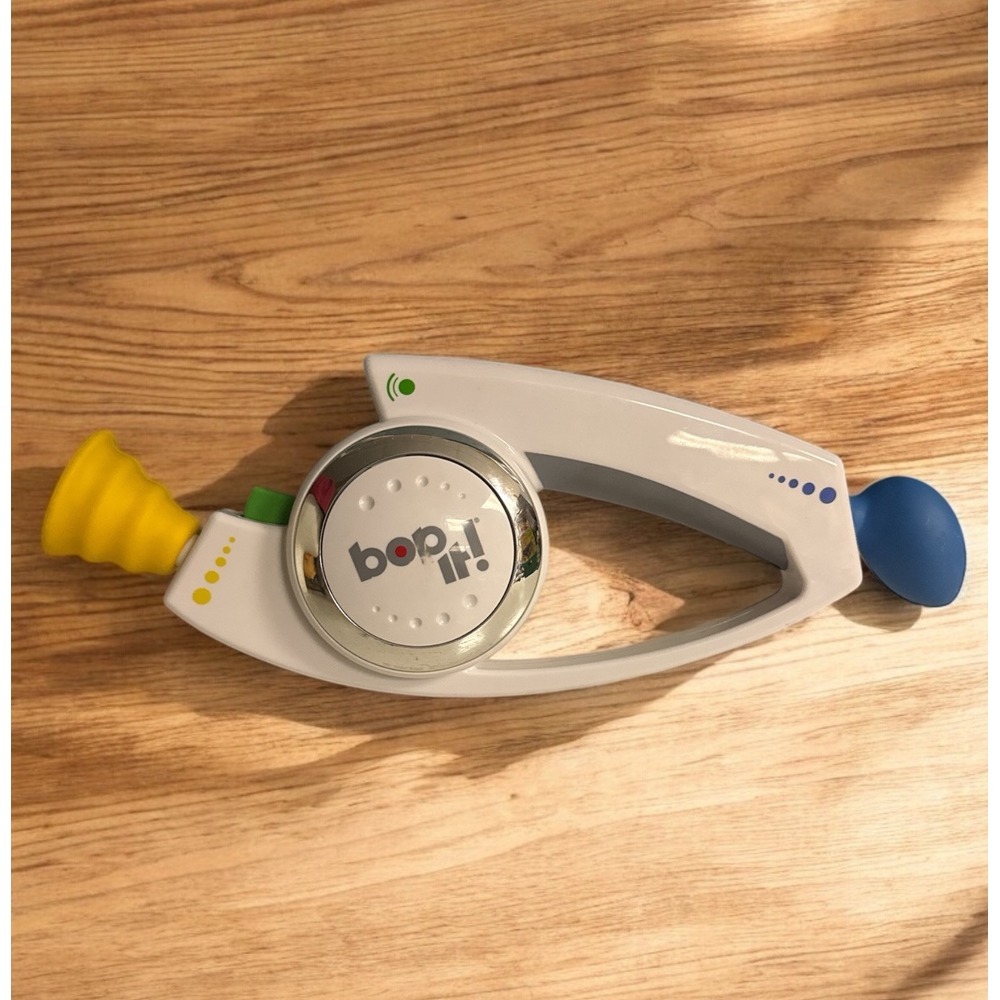 Bop‎ It! Shout It Electronic Handheld Game Twist Pull White Hasbro 2008 TESTED